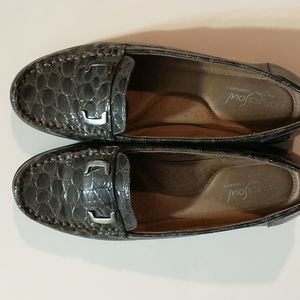 Women's shoes